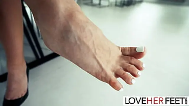 Foot Tease with Ella Reese