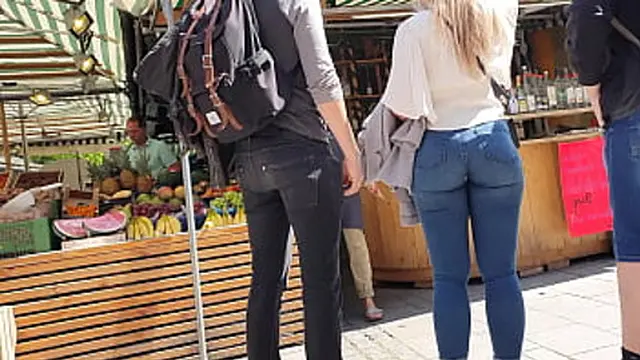 curvy blonde with big round ass🍑