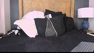 Slutty Mary rides raw and uncut cock🍆 till she's cumming loudly
