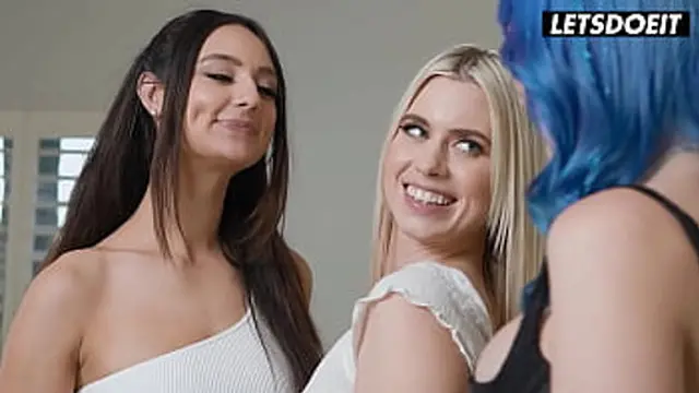 Yoga Babe Eliza Ibarra Tempts Jill Kassidy & Jewelz Blu In Lesbian Encounter - A Girl Knows