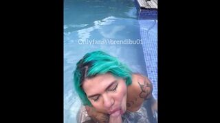 Poolside BJ freak show for all to see, get your free peep show here!