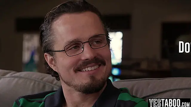 Big ass🍑 Latina MILF handles stalker by letting him fuck her