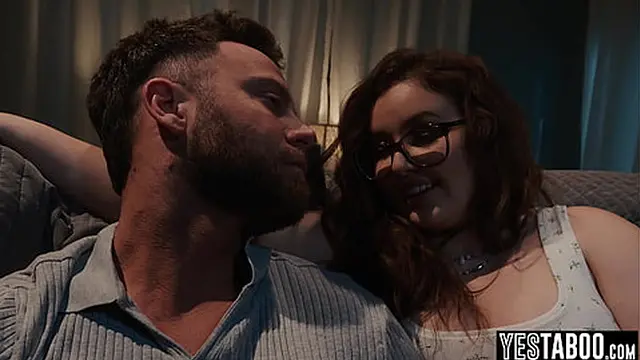 Chubby babe roleplays as a stranger &mdash;  seduces cheating BF with big ass🍑