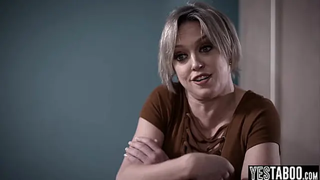 Curvy BBW MILF seduces neighbor′s teen girlfriend in passionate lesbian encounter