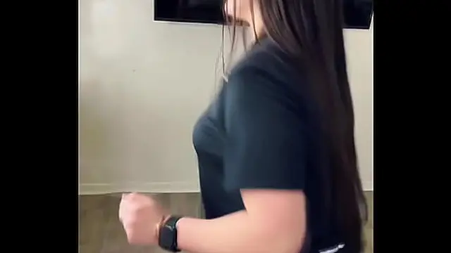 Yaritza Lopez dances with her big &mdash;  juicy ass🍑 moving seductively