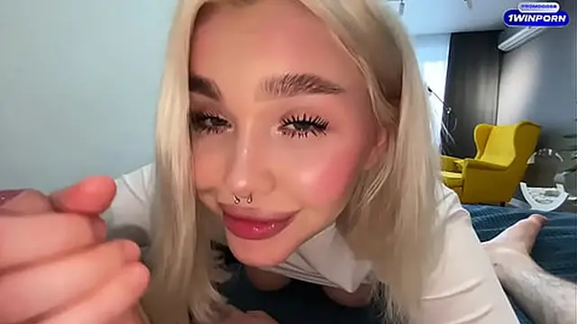 Chubby young blonde with big ass is so hot! Amateur couple