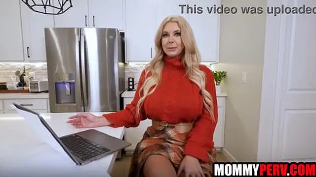 milf got horny by reading boyfriend's erotic novel