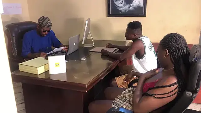 Curvy Italian GF worships big ass in homemade banking hall sex