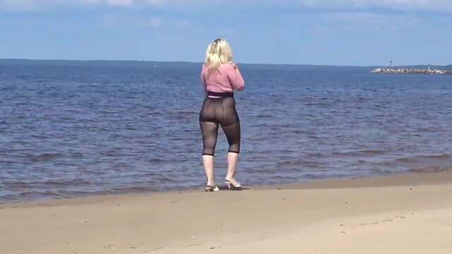 Funny OLDER WOMAN sucks and shows off huge melons at the beach
