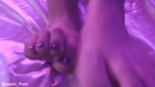 Tattooed young girl masturbates until she loads