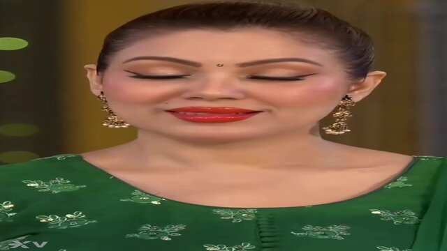 Babita's big ass gets the attention it deserves