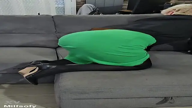 Amateur babe with a perfect ass invites big-dicked guy over